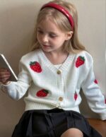 بلوزة ابيض فراولة